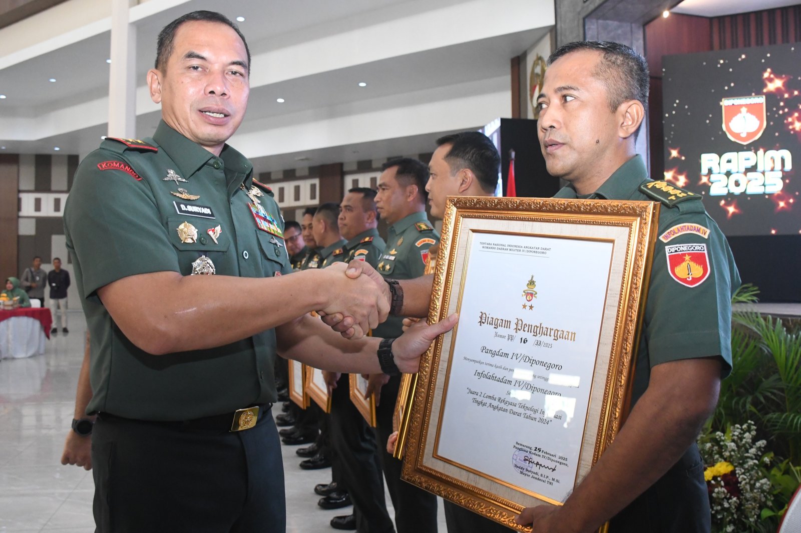 Kainfolahtadam IV/Diponegoro Terima Penghargaan dari Pangdam IV/Diponegoro atas Prestasi di Lomba Rekayasa TI TNI AD 2024